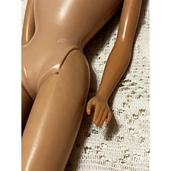 Vintage 1968 Mattel Barbie Blonde Bubblecut Doll W/ Red Flare Coat & Dress - Picture 9 of 12